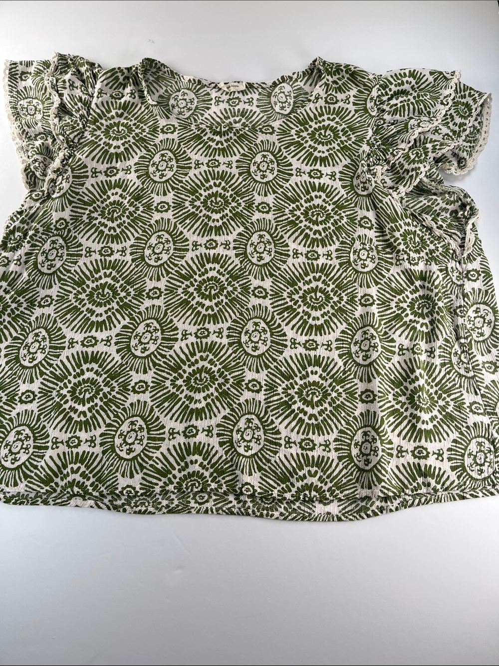 Haute Hippie Olive & Cream Floral Sunburst Short Sleeve Blouse 27” pit to pit